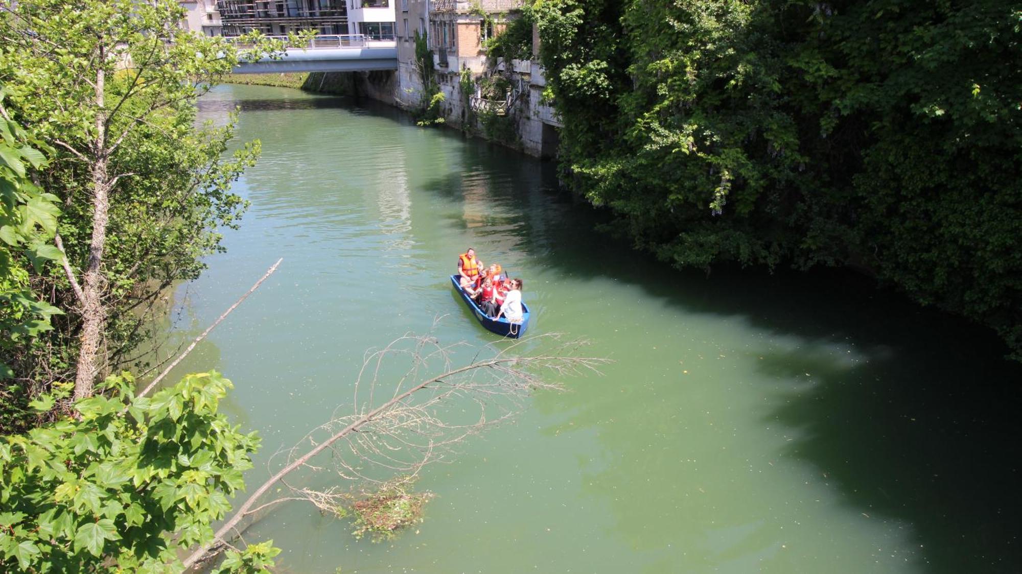 Le Gite Embarque - Gere Par Presta-Zen'Services - Barque Electrique En Supplement Verdun-sur-Meuse Exteriör bild