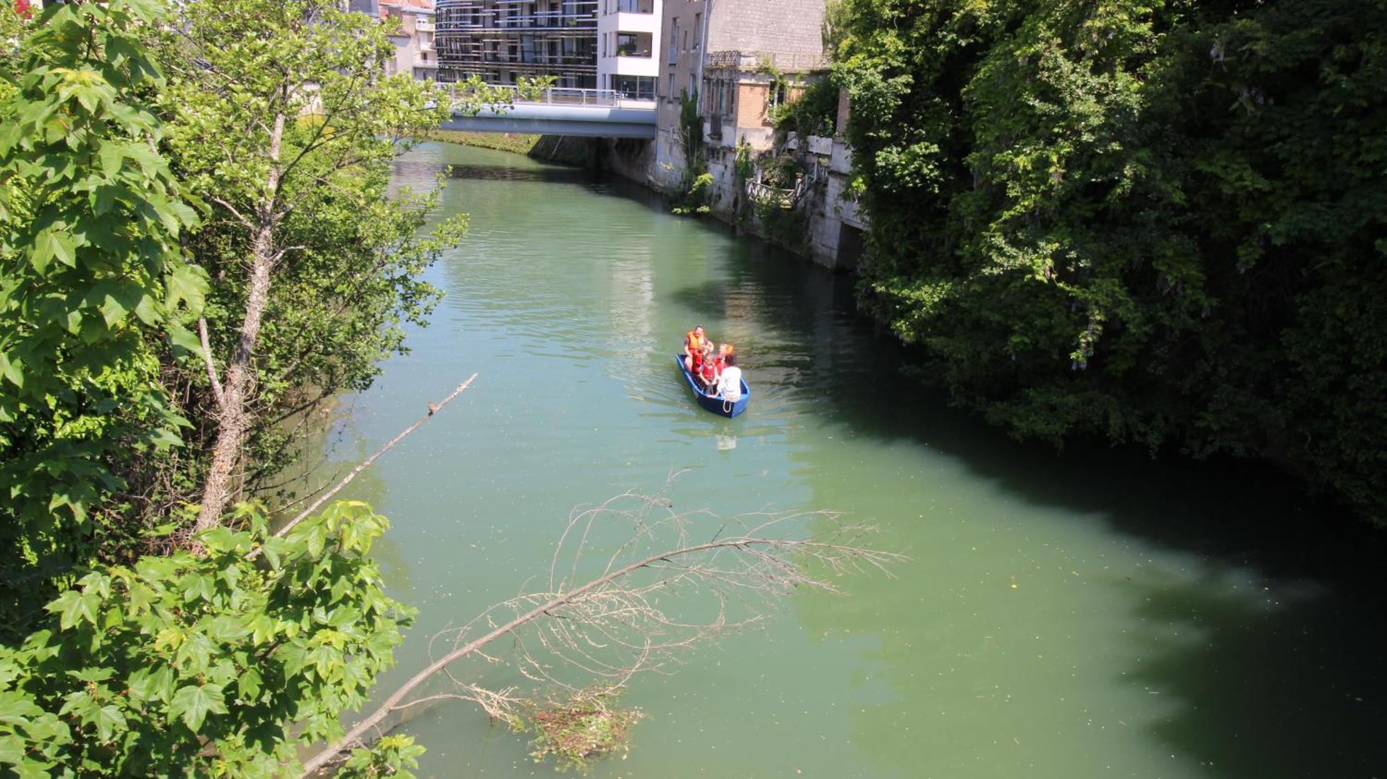Le Gite Embarque - Gere Par Presta-Zen'Services - Barque Electrique En Supplement Verdun-sur-Meuse Exteriör bild